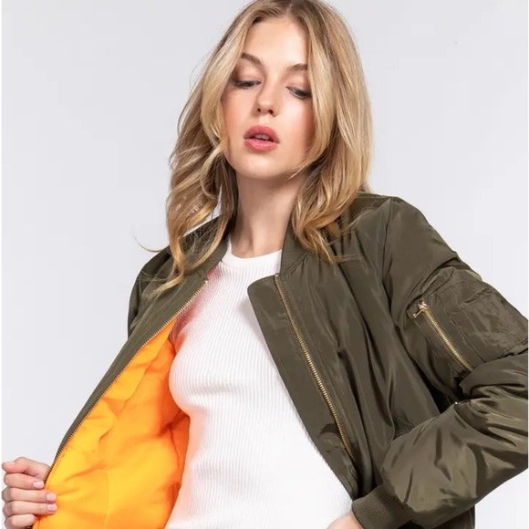 Fate Jackets & Blazers - NWT Fate Army Green Zip Up Cropped Bomber Jacket With Ribbed Cuffs And Neckline